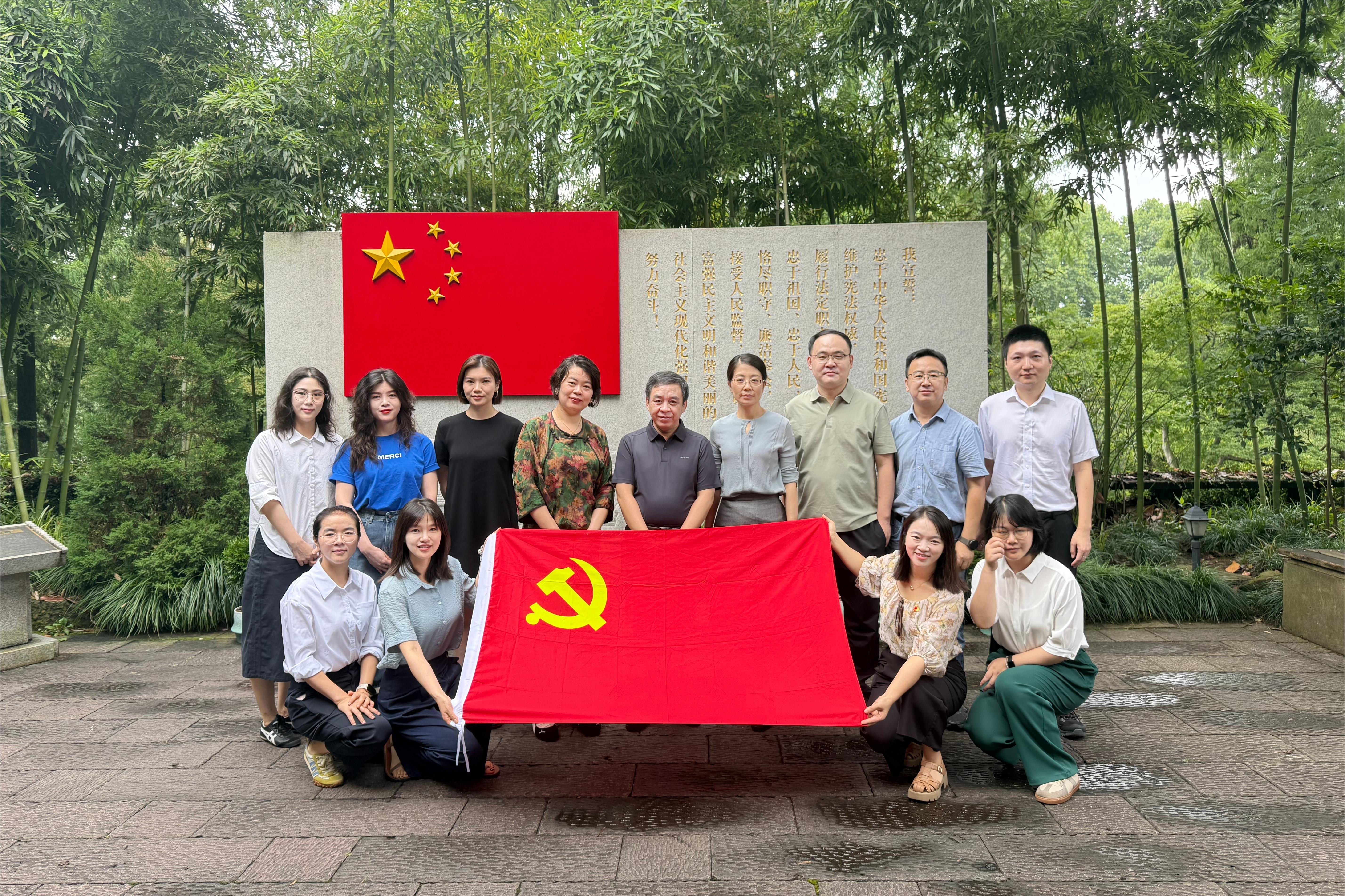 省二輕集團舉辦省屬企業(yè)公司律師聯(lián)席會議暨黨建聯(lián)建活動