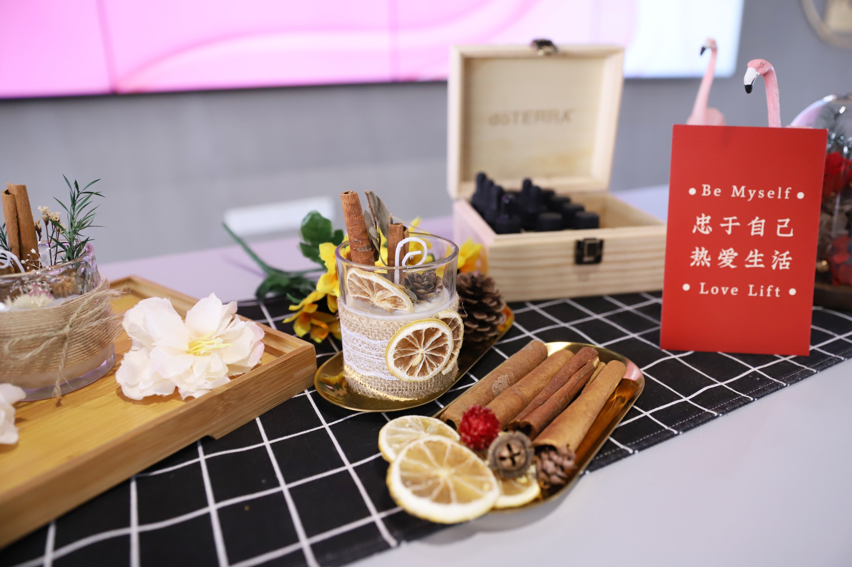 春色如許 芳華盛放 省二輕集團公司工會開展女神節(jié)肉桂香薰蠟燭手作活動