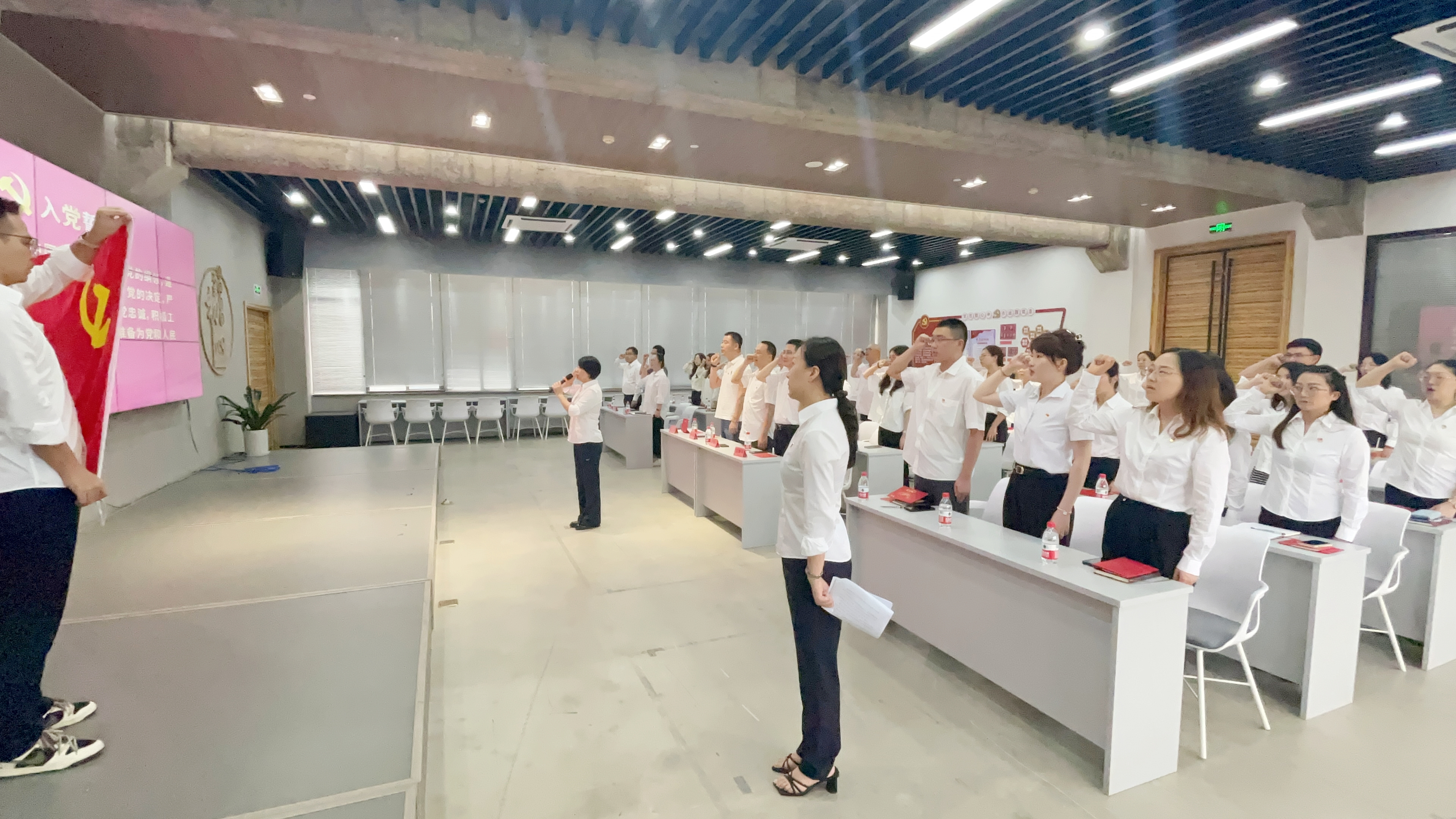 以紅心 敬黨心 | 工藝品公司黨委舉行“同過政治生日·重溫入黨誓詞”主題黨日活動